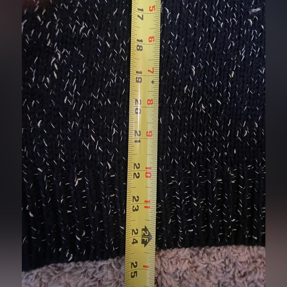 Women’s American Eagle Vintage Boyfriend Sweater Black w/Gold Flecks Size Small - Picture 6 of 6